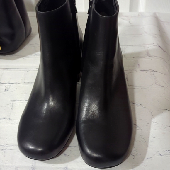 NWOT VIONIC Sibley Women's Ankle Bootie - Stylish And Supp Black Nappa - 9 Med - Picture 2 of 10